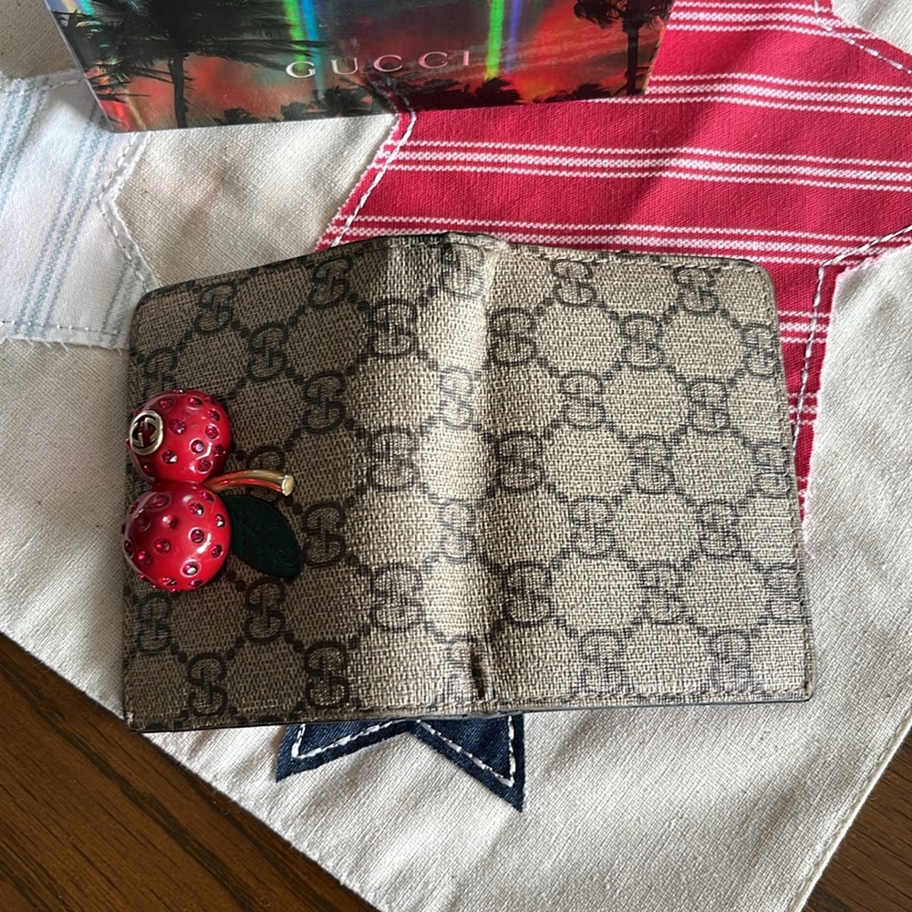 GUCCI SUPREME CHERRY WALLET - Picture 6 of 12
